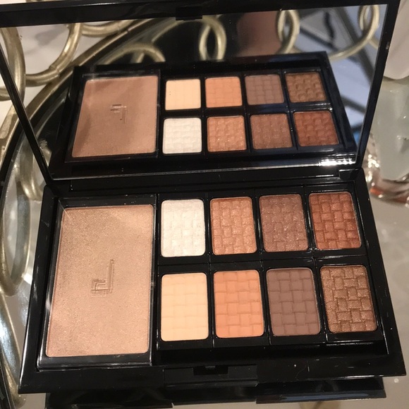 Eyeshadow pallet - Picture 2 of 5
